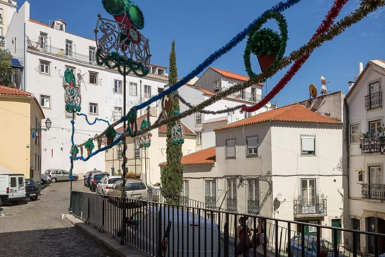 Design Apartment In Typical Alfama Lisbon