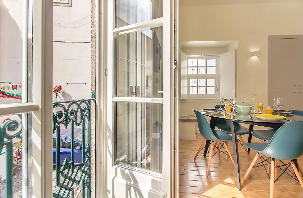 Design Apartment In Typical Alfama Lisbon