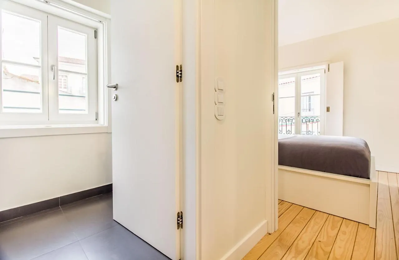 Design Apartment In Typical Alfama Lisbon